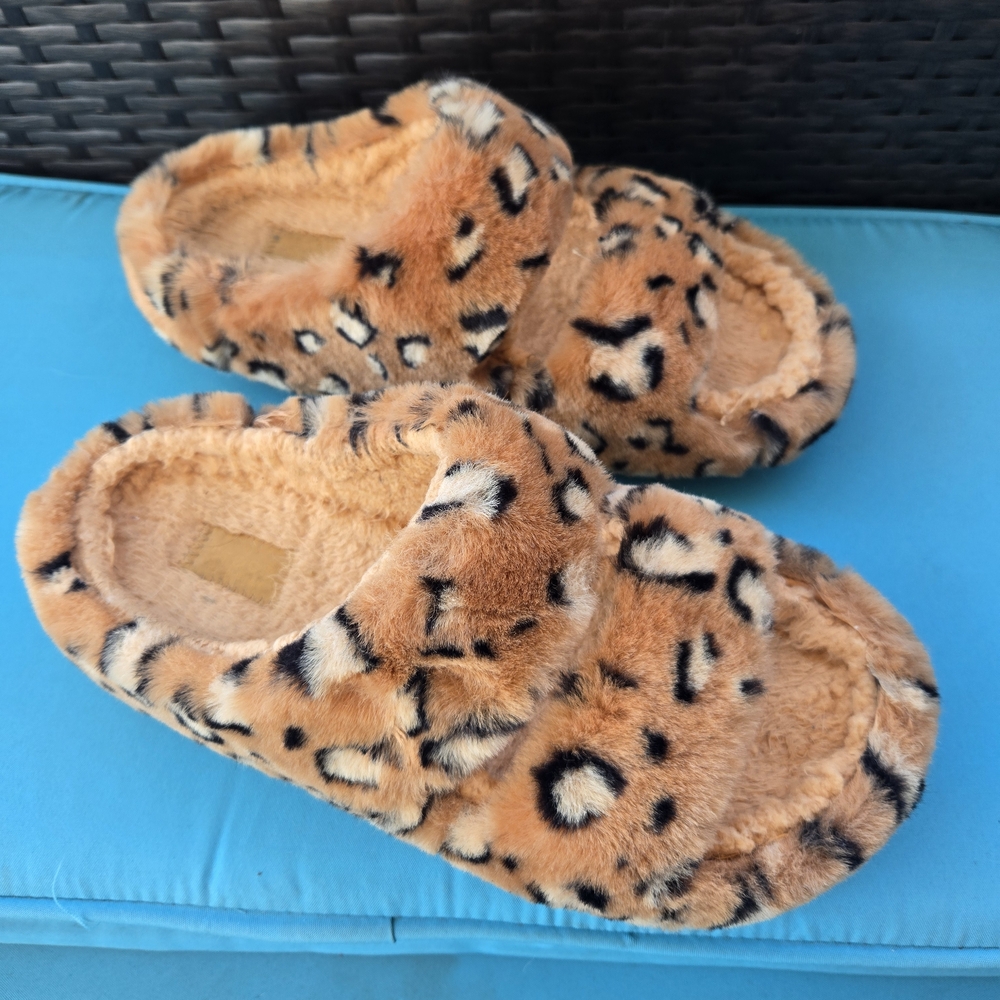 CROCS Leopard Print Plush Slide Slippers - Tan & Black